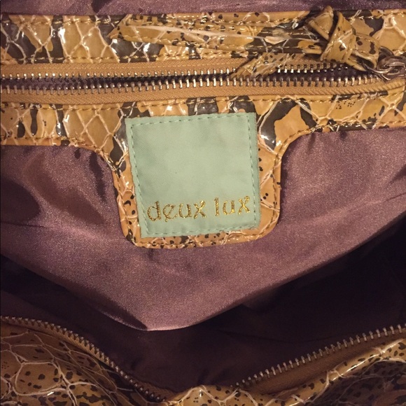 💥💥new Reduction💥Gold snake print shoulder bag. - Picture 5 of 8